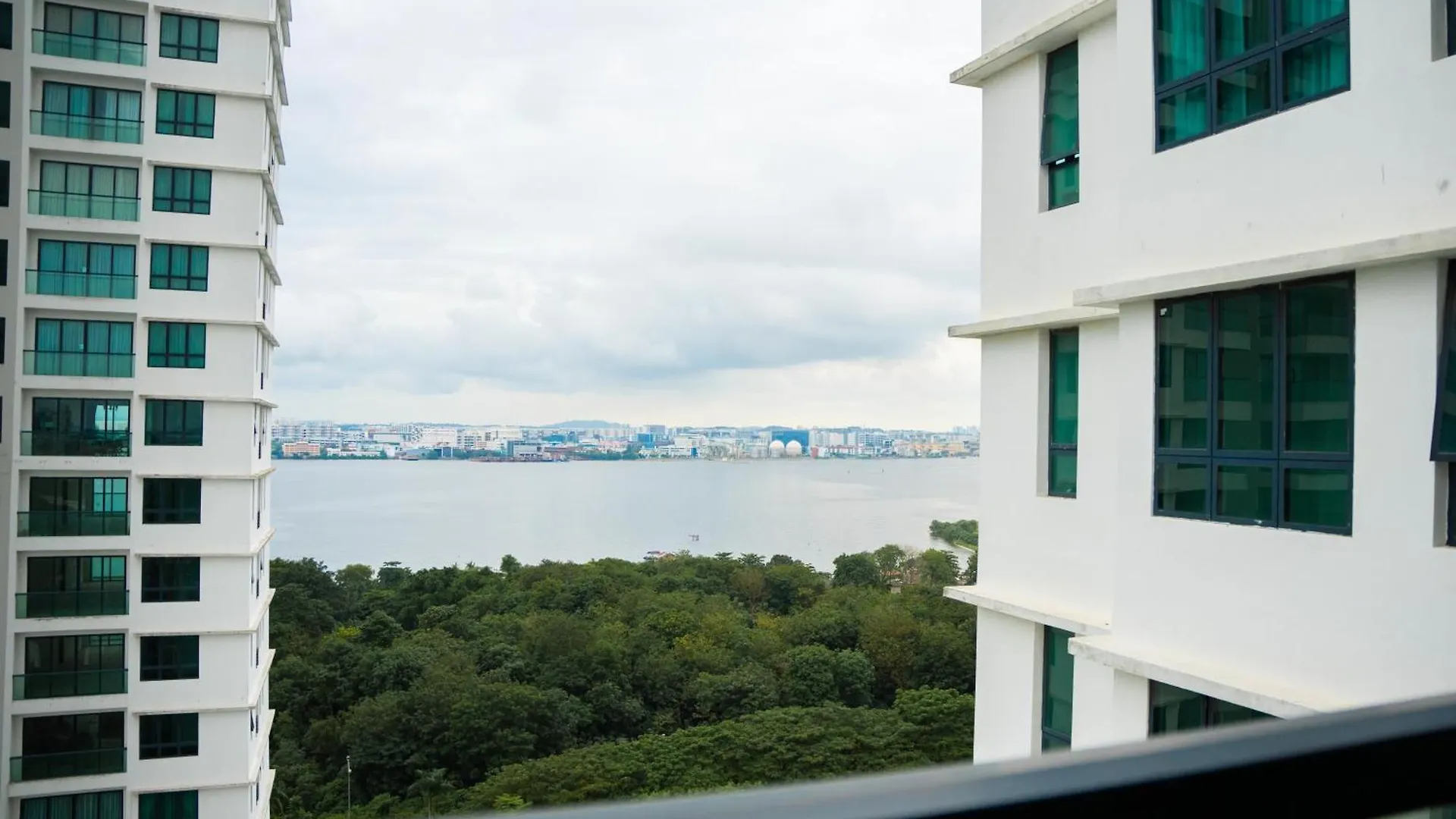 Artistic Marina View 3Br Permas W Bathtub & Seaview Balcony Permas By Our Stay Johor Bahru Apartment