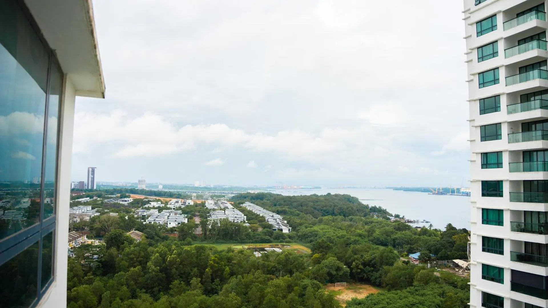 Artistic Marina View 3Br Permas W Bathtub & Seaview Balcony Permas By Our Stay Johor Bahru Apartment